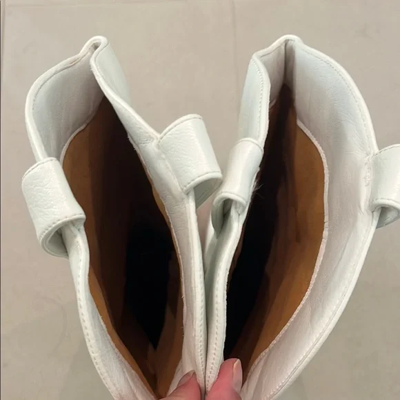 New White Leather Western-Style Women's Boots - Picture 14 of 15